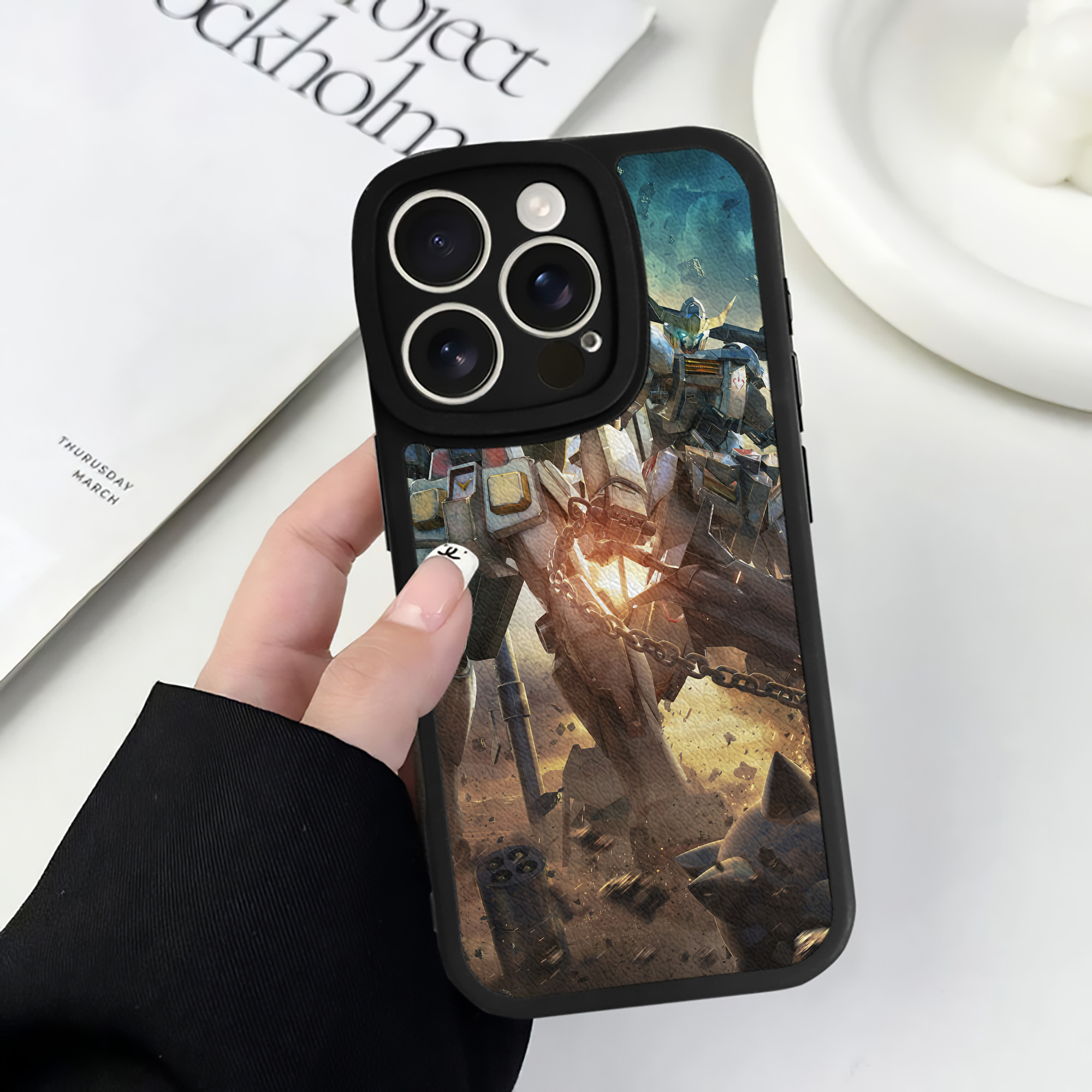 （画像用） 機動戦士ガンダム Mobile Suit Gundam 【iPhone 16シリーズ対応】シリコンスマホケース（レザー調） 材質：シリコン
